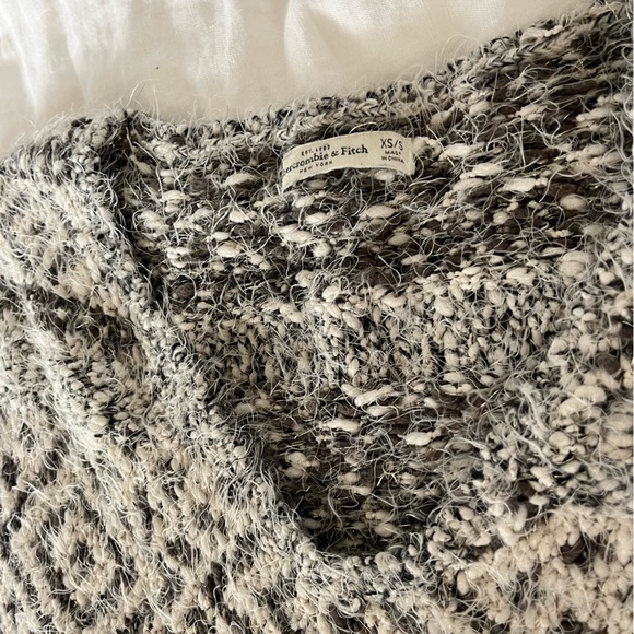 Abercrombie and Fitch geometric knit sweater size XS/sm - Picture 9 of 9